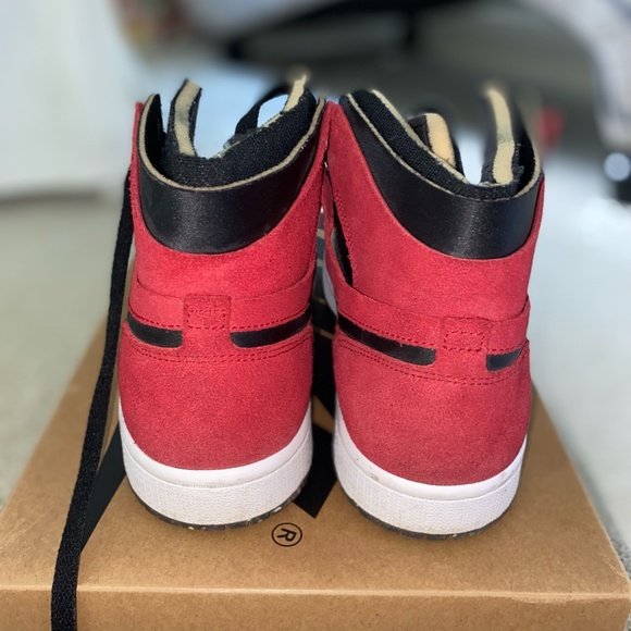 Nike Air Jordan 1 - Picture 3 of 5